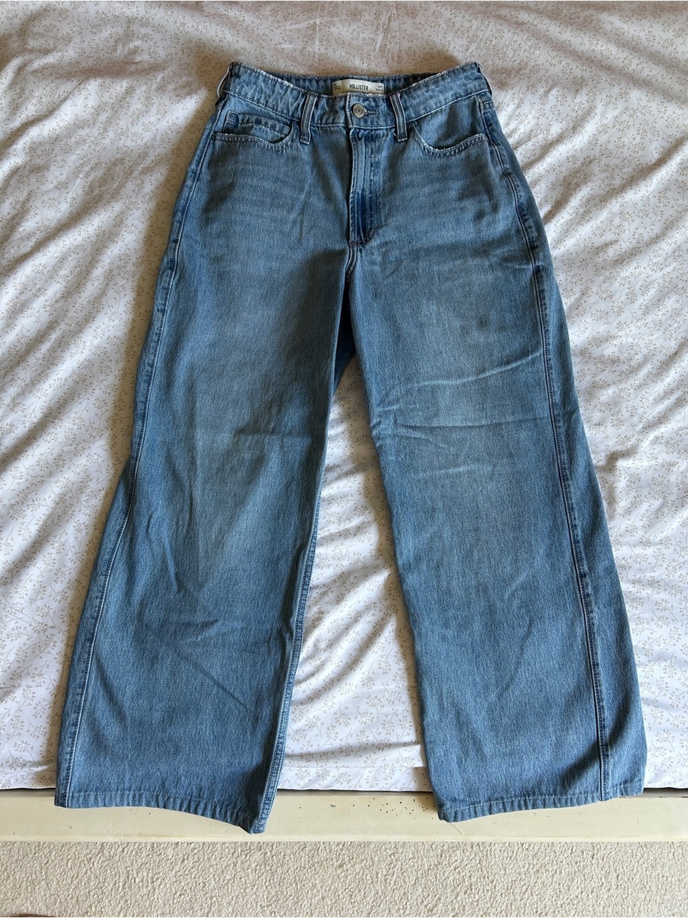 Hollister Curvy Ultra High-Rise Baggy Jeans - Light Blue